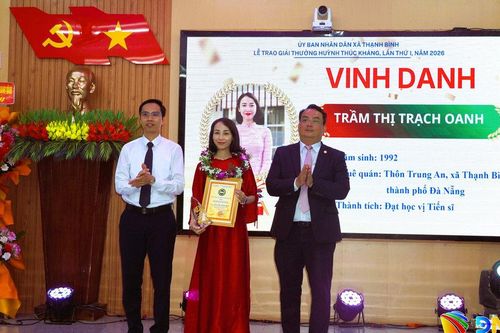 Xã Thạnh Bình trao giải thưởng Huỳnh Thúc Kháng cho 42 học sinh, sinh viên xuất sắc
