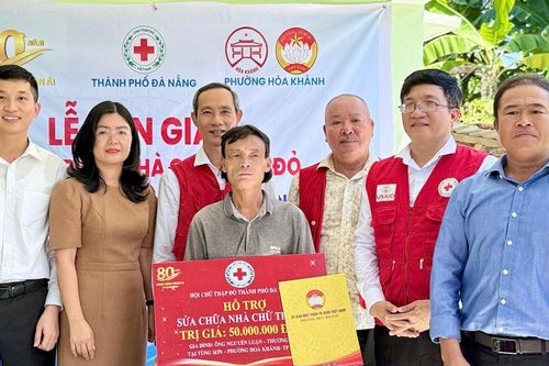 Bàn giao nhà cho hộ nghèo và hộ chính sách phường Hòa Khánh