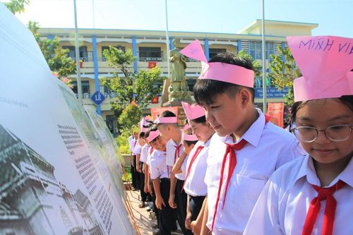 Triển lãm 'Cụ Huỳnh Thúc Kháng - Những dấu ấn còn mãi'