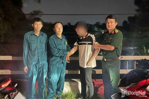 Kịp thời ngăn cản người có ý định nhảy cầu Sông Buông