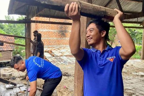 Thanh niên Gia Lai góp sức giúp dân an cư trước mùa mưa bão