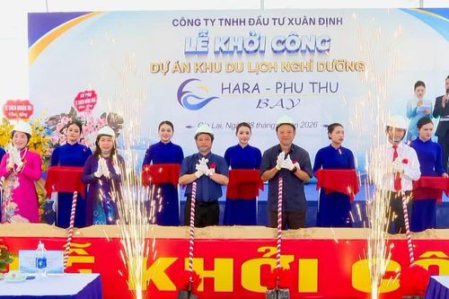 Phó Chủ tịch Thường trực UBND tỉnh Nguyễn Tuấn Thanh dự Lễ khởi công Dự án Khu du lịch Hà Ra - Phú Thứ Bay