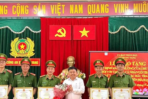 Công an xã Mang Yang được khen thưởng về thành tích đấu tranh phòng, chống tội phạm