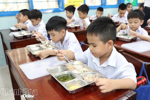 Bảo đảm an toàn thực phẩm, chất lượng bữa ăn nội trú, bán trú