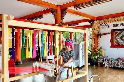 Mường Lò: Tiếng khung cửi còn vang trong bản?