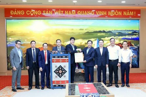Bí thư Tỉnh ủy Lào Cai tiếp lãnh đạo Khách sạn Quốc tế Aristo