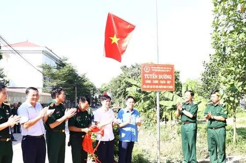 Tập huấn điểm về bảo vệ môi trường và bàn giao tuyến đường “Sáng - xanh - sạch - đẹp”