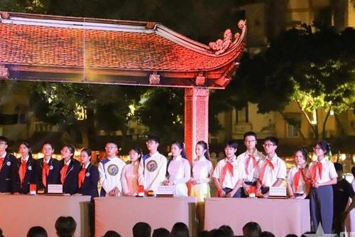 Tiếp nối mạch nguồn hiếu học qua sân chơi di sản tại Văn Miếu - Quốc Tử Giám