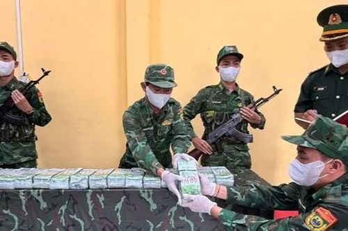 Phát hiện 40kg chất nghi ma túy trôi dạt ở vùng biển Phú Quốc