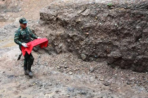 Hôm nay 28-9, cận ngày lễ an táng, lực lượng tìm thấy thêm 1 bộ hài cốt liệt sĩ ở Công viên Lê Thị Riêng