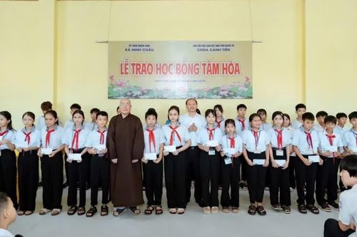 Quảng Trị: Chùa Cảnh Tiên trao 250 suất học bổng Tâm Hòa đến các em học sinh hiếu học