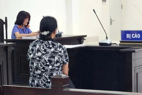 Người phụ nữ cào xước xe Mercedes đỗ trước nhà lĩnh mức lĩnh án nào, bồi thường bao nhiêu?