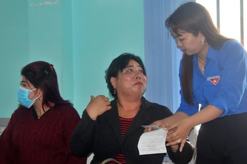 Cà Mau đưa kỹ năng số về tận cơ sở từ phong trào 'Bình dân học vụ số'