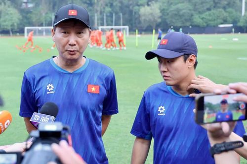 HLV Kim Sang-sik bất ngờ chỉ ra cách đánh bại tuyển Thái Lan