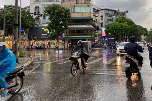 Bắc Bộ đón mưa từ đêm 30/9, Nam Bộ và Trung Bộ mưa dông kéo dài