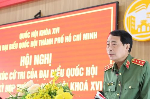 Thứ trưởng Lê Quốc Hùng giải đáp thỏa đáng nhiều ý kiến cử tri TP Hồ Chí Minh
