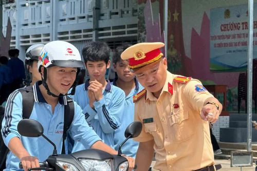 Đồng Tháp: Đưa kỹ năng lái xe an toàn vào trường học