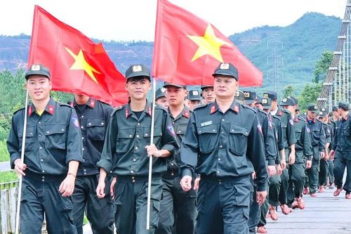 Cảnh sát cơ động hành quân về cơ sở giúp dân, lan tỏa phong trào 'Ba nhất'
