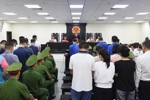 Hai lãnh đạo công ty sản xuất sữa giả cùng bị tuyên phạt 30 năm tù