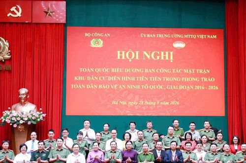 Tôn vinh 88 tập thể, cá nhân ban công tác mặt trận điển hình tiên tiến