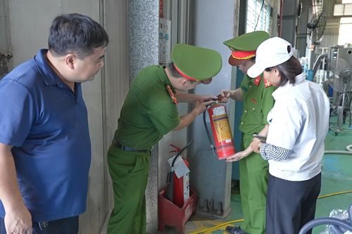 Hà Nội tuyên truyền, kiểm tra phòng ngừa cháy nổ tại kho xưởng