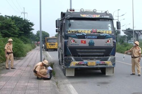 Phát hiện nhiều xe quá tải trên tuyến đường tỉnh 427