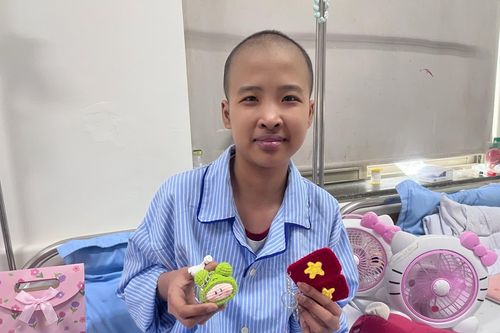 Những mũi len trở thành niềm hy vọng của cô bé mắc ung thư máu