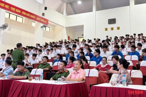 200 học sinh được tuyên truyền, giáo dục pháp luật