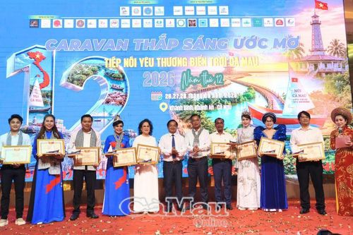 Hành trình Caravan 'Thắp sáng ước mơ' tại Cà Mau: Trao tặng hơn 1,4 tỷ đồng an sinh xã hội