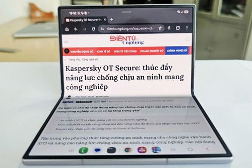 Điện thoại gập hút khách nhưng vẫn nặng, khó sửa