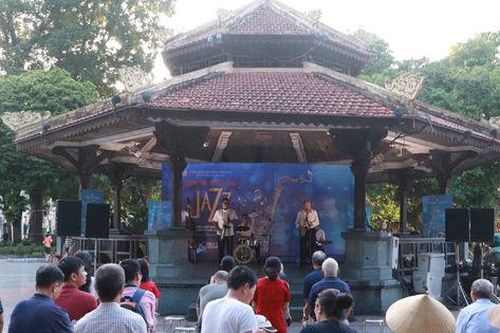 Xuống phố nghe jazz, khám phá đời sống đô thị Hà Nội