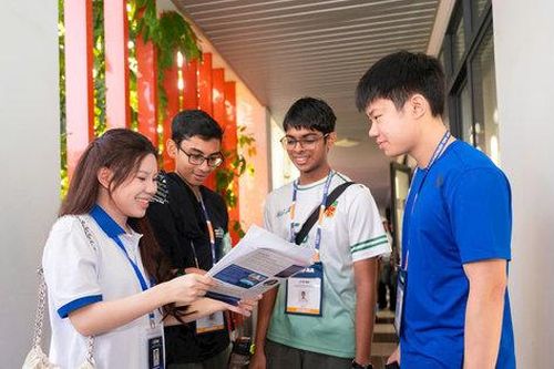 IOAA 2026: Học sinh Việt Nam tự tin tranh tài, học hỏi bạn bè quốc tế