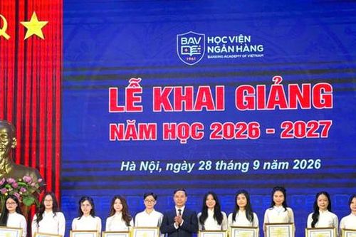 Nhiều sinh viên nhận học bổng ngành Ngân hàng