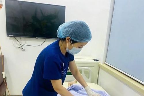 Tiêm chất làm đầy, 10 năm sau gặp biến chứng