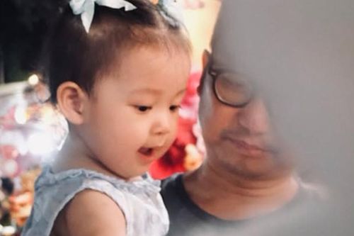 Vẻ ngoài đáng yêu tuổi lên 2 của con gái MC Quỳnh Chi