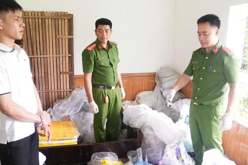 Bắt giữ thanh niên tàng trữ gần 1 tấn pháo và nguyên liệu chế tạo pháo nổ