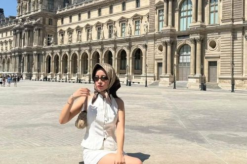 Chi Pu tựa nàng thơ giữa lòng kiến trúc cổ kính châu Âu