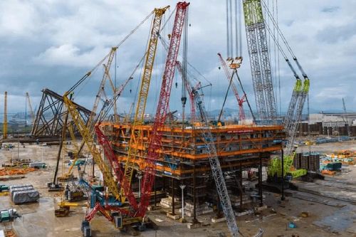 Trung Quốc gây chấn động ngành xây dựng: Cẩu 'ngon ơ' 2.175 tấn sắt thép lắp thành khối cao ngang tòa 30 tầng, mệnh danh lớn nhất châu Á