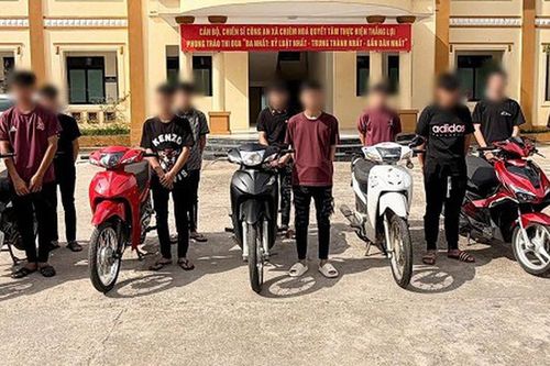 12 thanh thiếu niên vi phạm giao thông còn khiêu khích đăng lên mạng