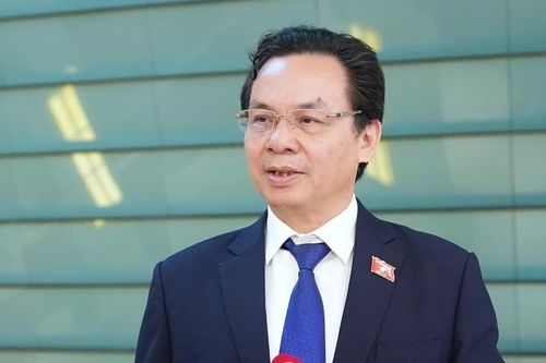 Chuyên gia: 'Tăng lương phải đi cùng tăng năng suất, giảm chi phí sống'
