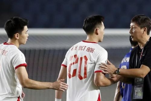 HLV Kim Sang-sik nói gì khi tuyển Việt Nam thua Thái Lan?