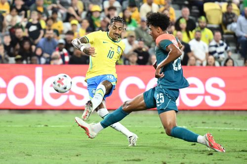 Brazil thắng kịch tính trên đất Australia