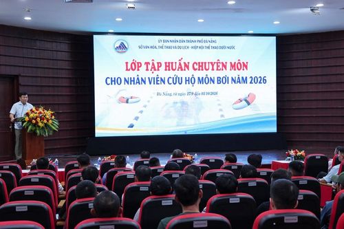 Đà Nẵng: Tập huấn chuyên môn cho hơn 80 nhân viên cứu hộ môn bơi