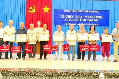 An Giang: Xã Mỹ Hòa Hưng chúc thọ, mừng thọ cho 70 người cao tuổi