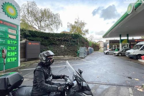 Giá dầu diesel tăng vọt gây sức ép lên nền kinh tế châu Âu
