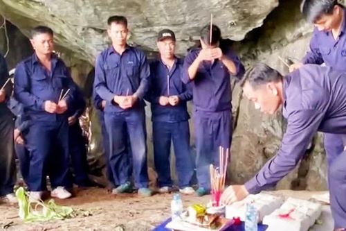 Quảng Trị: Từ nhân chứng chỉ dẫn, tìm thấy 2 hài cốt liệt sĩ hy sinh trong hang đá ở Lào