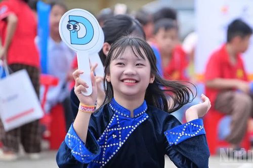 [Ảnh] Mang 'Lớp học reo vui' đến với những ngôi trường vùng cao