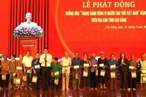 Quan tâm chăm lo, phụng dưỡng người cao tuổi bằng những việc làm thiết thực