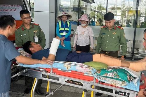 An ninh hàng không Điện Biên hỗ trợ thủ tục, vận chuyển bệnh nhân bị chấn thương nặng