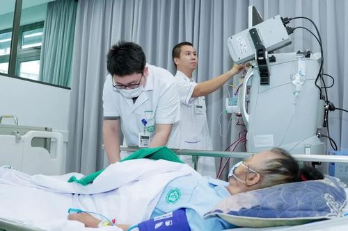 Tưởng thoát vị đĩa đệm, người phụ nữ 62 tuổi liệt tứ chi vì hội chứng Guillain-Barré